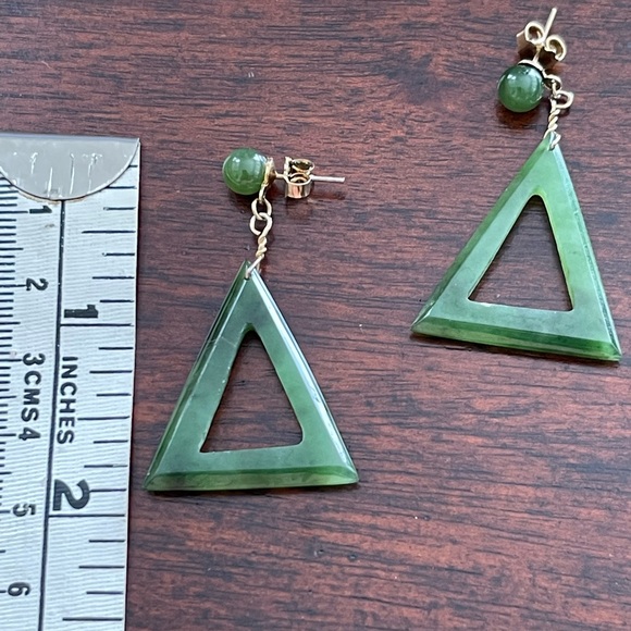 Hand-carved natural spinach green nephrite jade drop gold plated drop earrings - Picture 6 of 6